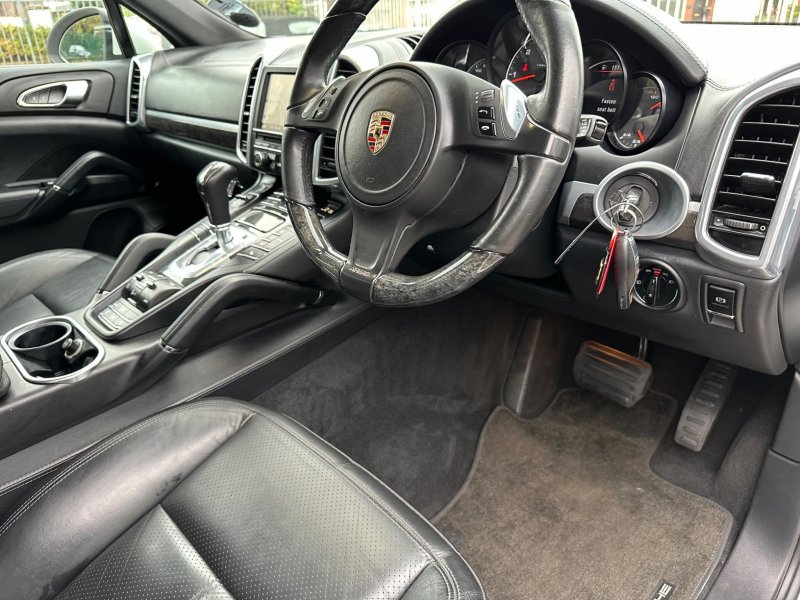PORSCHE CAYENNE