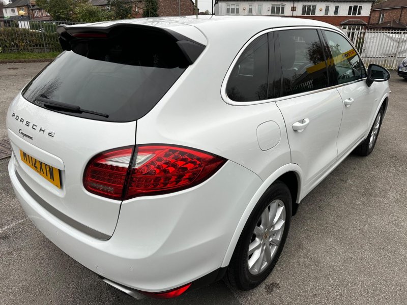 PORSCHE CAYENNE