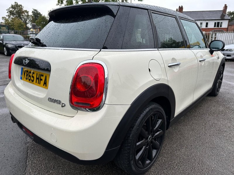 MINI HATCH