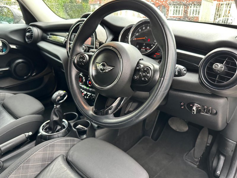 MINI HATCH
