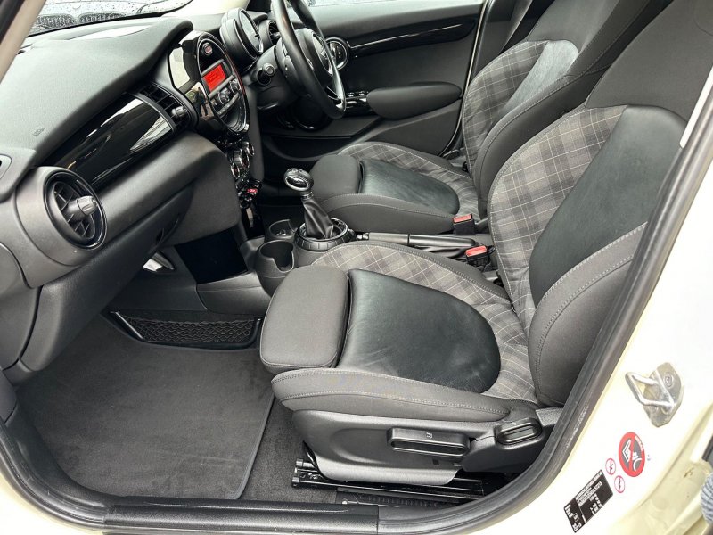 MINI HATCH