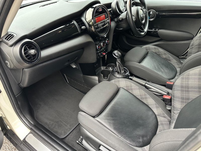 MINI HATCH