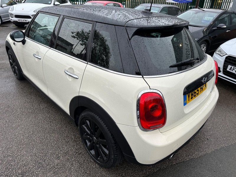 MINI HATCH