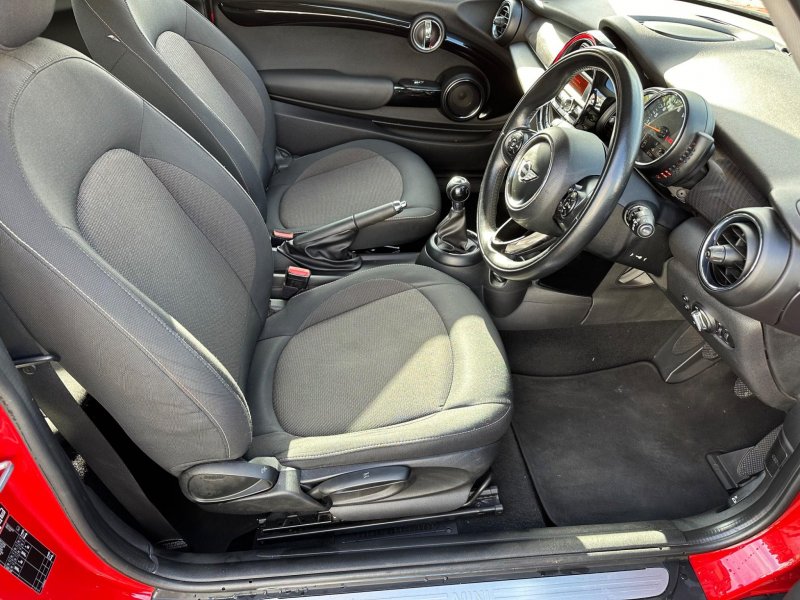MINI HATCH