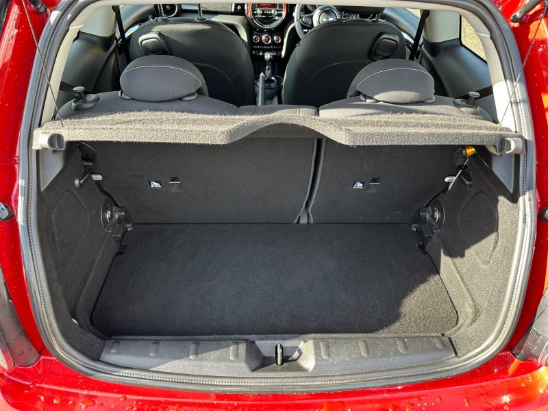 MINI HATCH