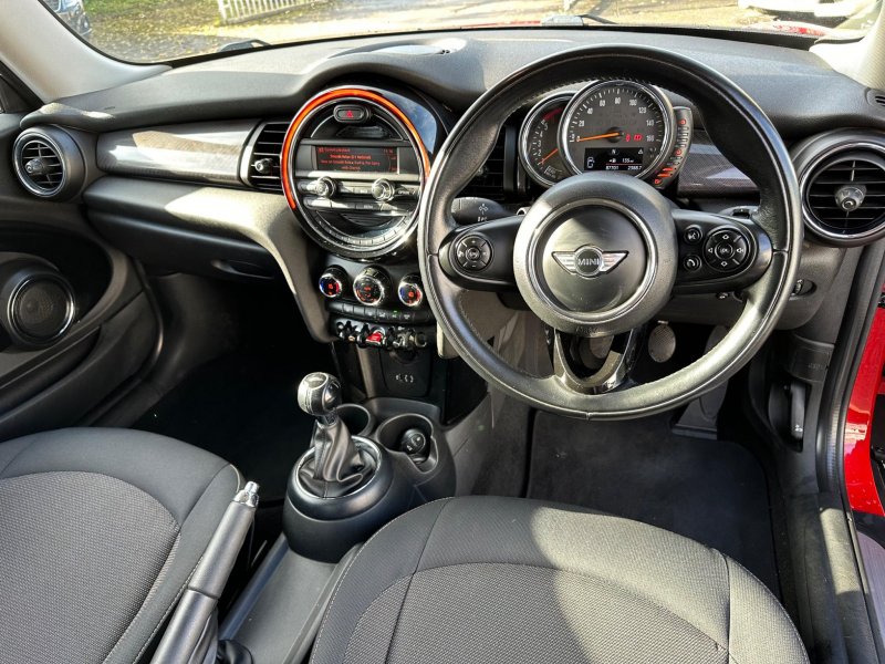 MINI HATCH