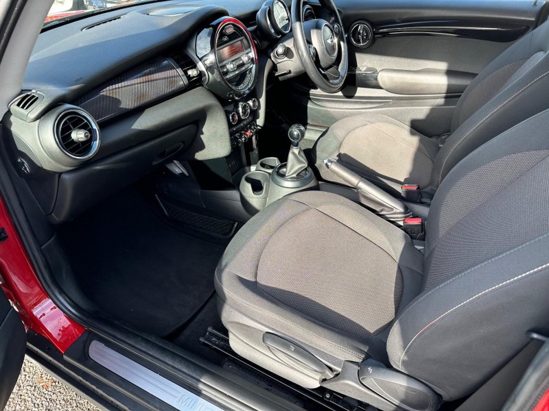 MINI HATCH