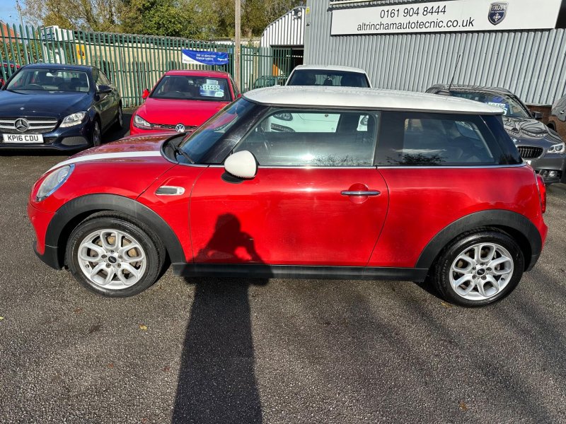 MINI HATCH