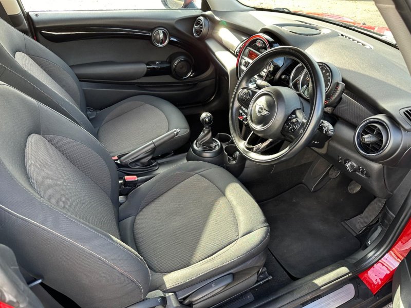 MINI HATCH