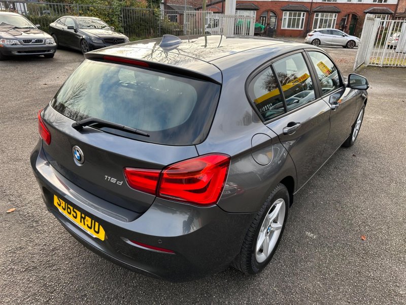 BMW 1 SERIES