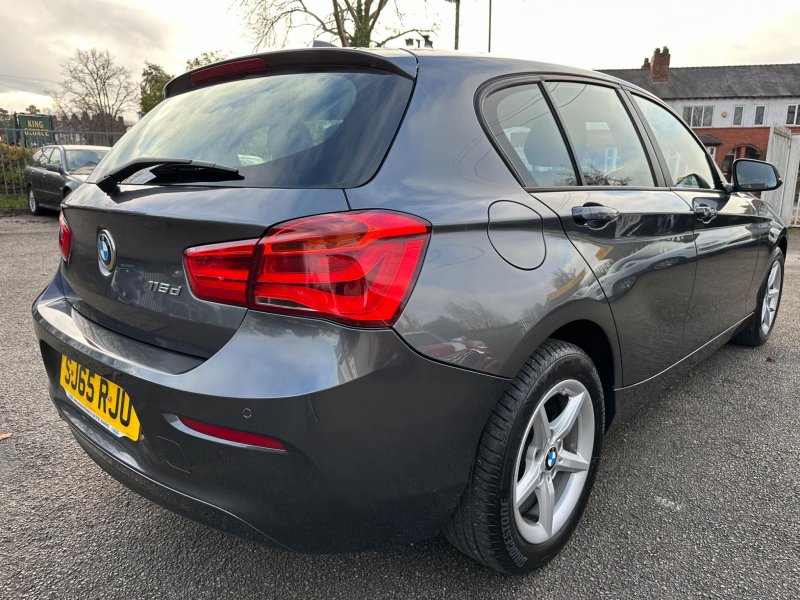BMW 1 SERIES