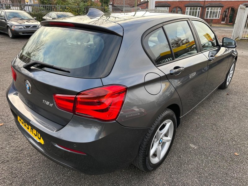 BMW 1 SERIES