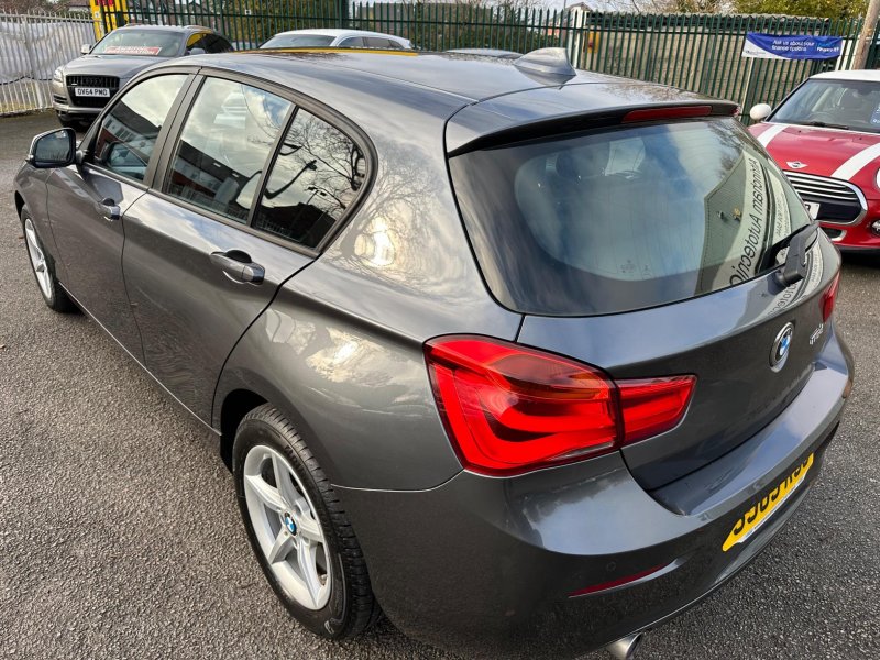 BMW 1 SERIES