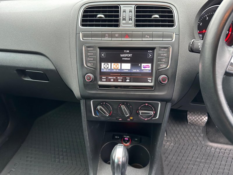 VOLKSWAGEN POLO