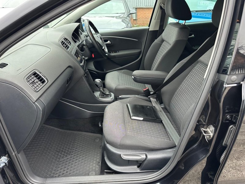 VOLKSWAGEN POLO