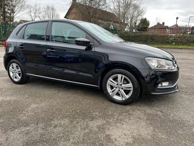 VOLKSWAGEN POLO