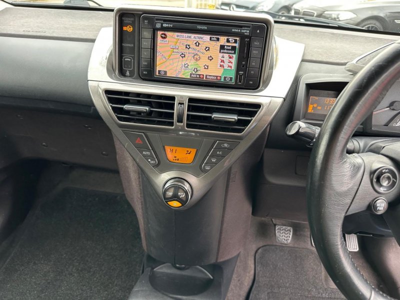 TOYOTA IQ