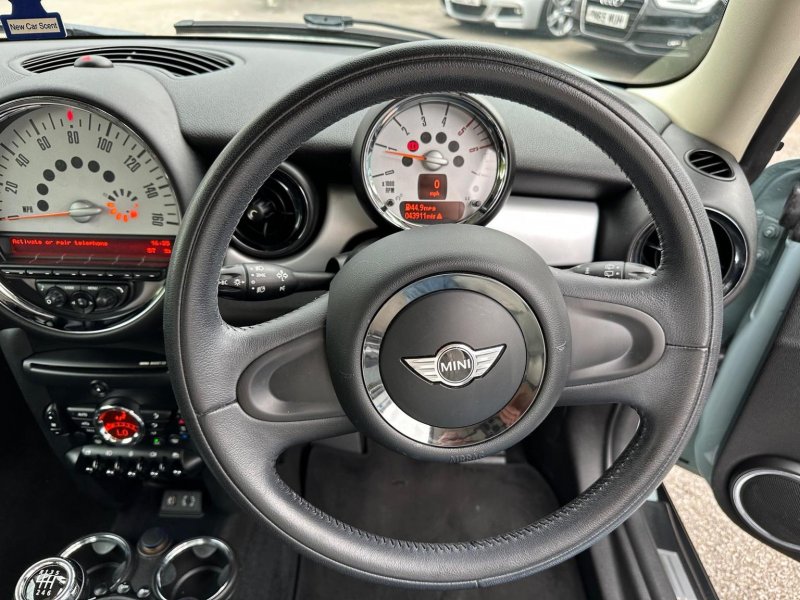 MINI HATCH