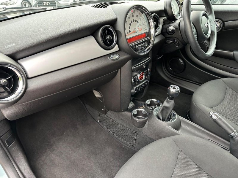 MINI HATCH