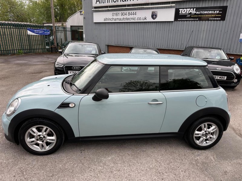 MINI HATCH