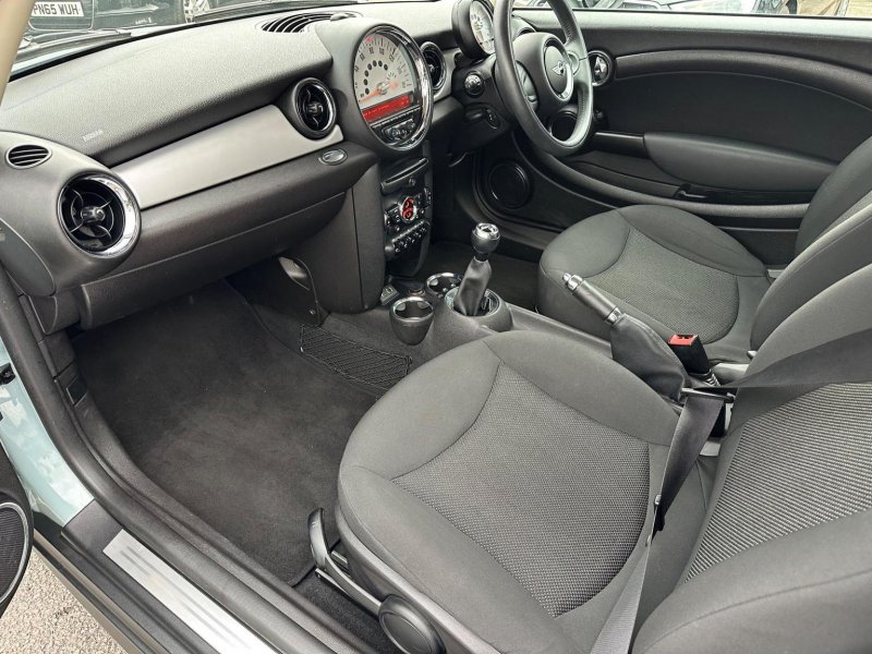 MINI HATCH