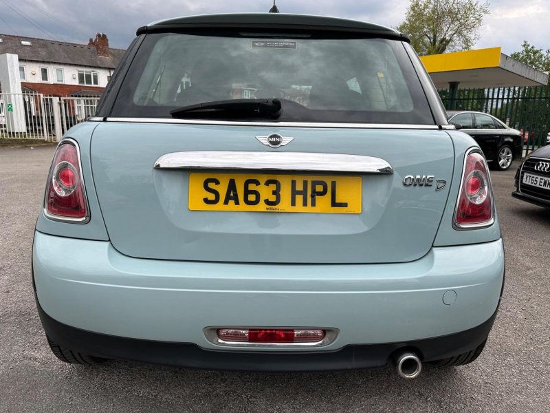MINI HATCH
