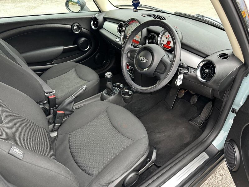 MINI HATCH
