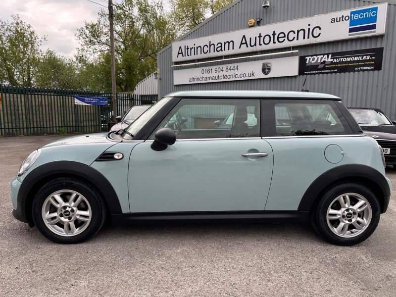 MINI HATCH