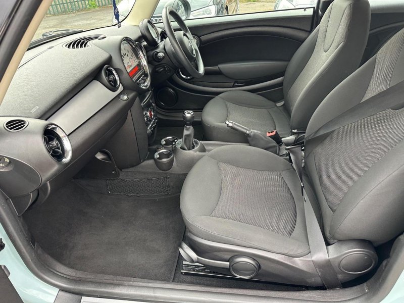 MINI HATCH
