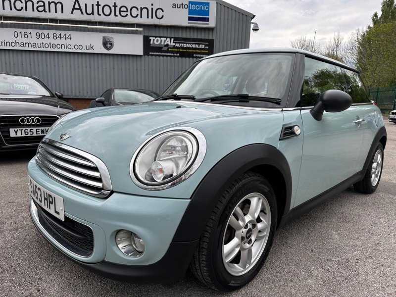 MINI HATCH