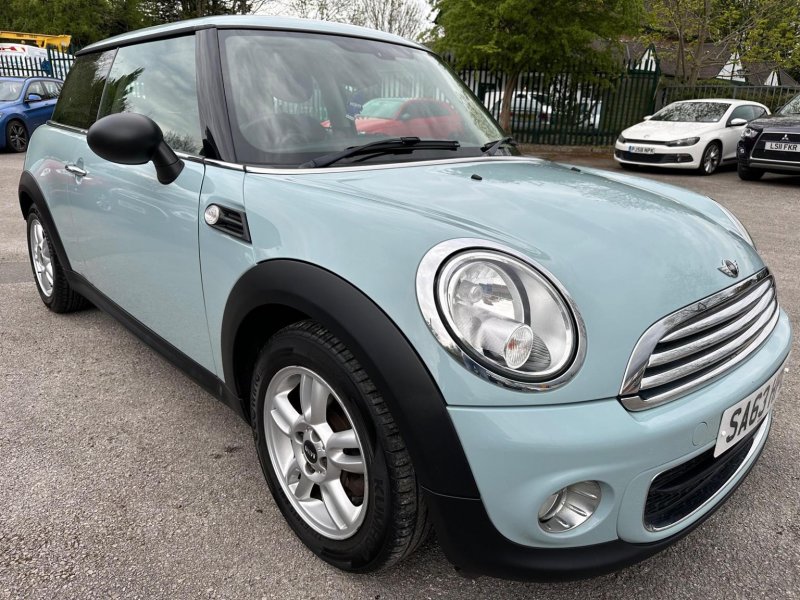MINI HATCH