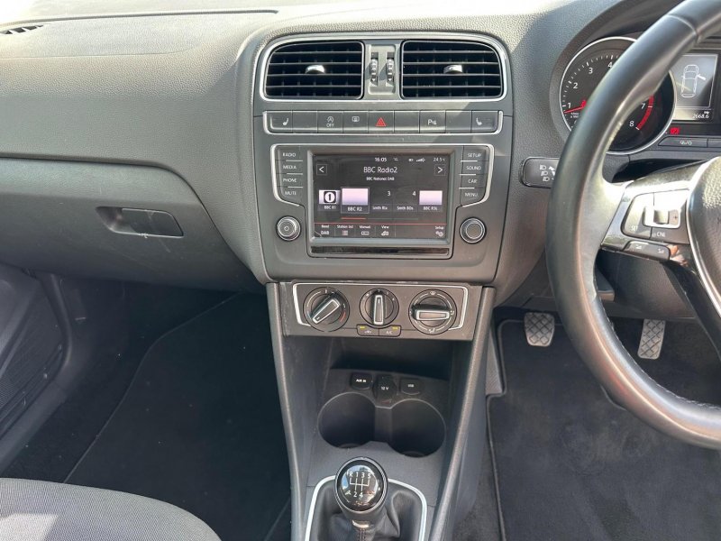 VOLKSWAGEN POLO