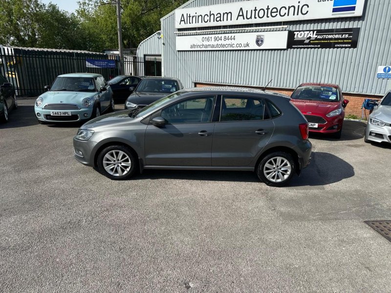 VOLKSWAGEN POLO