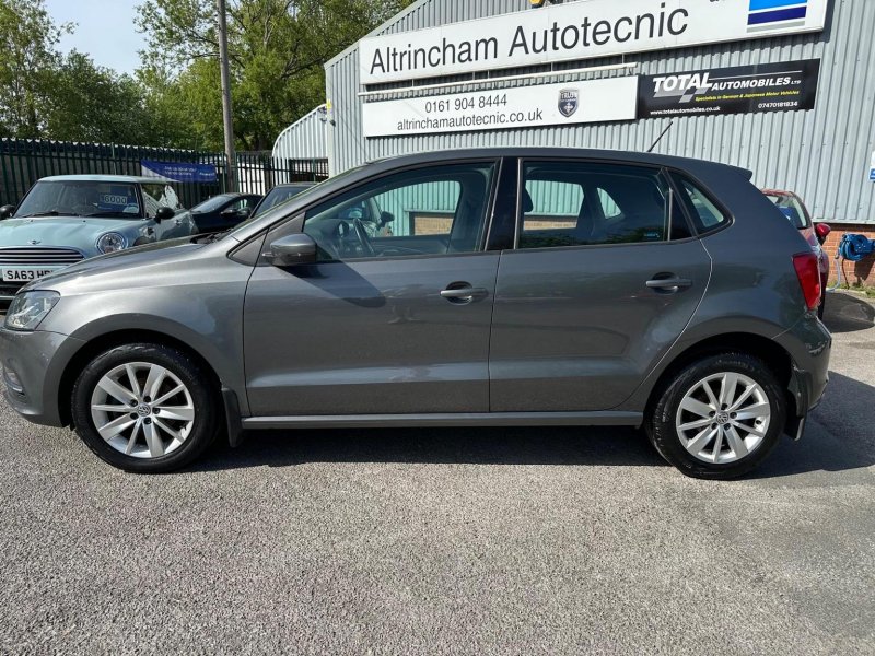 VOLKSWAGEN POLO