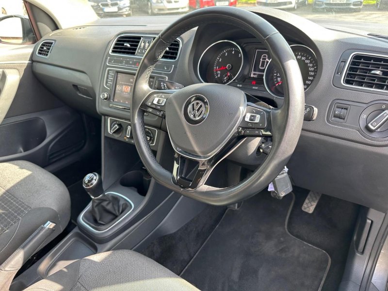 VOLKSWAGEN POLO